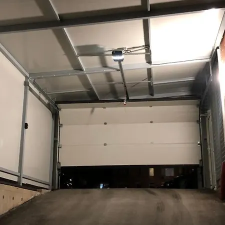 Luxury 2 Free Underground Parking Apartment